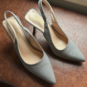 GenShuo Women's Formal Sparkling Silver Slingback 3.25  Heel Pumps